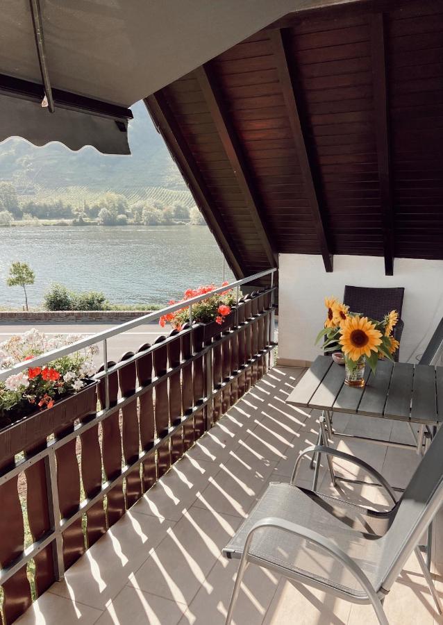 Ferienwohnung Moselflair Mit Direktem Blick Auf Die Mosel Und Weinberge Oberfell Kültér fotó
